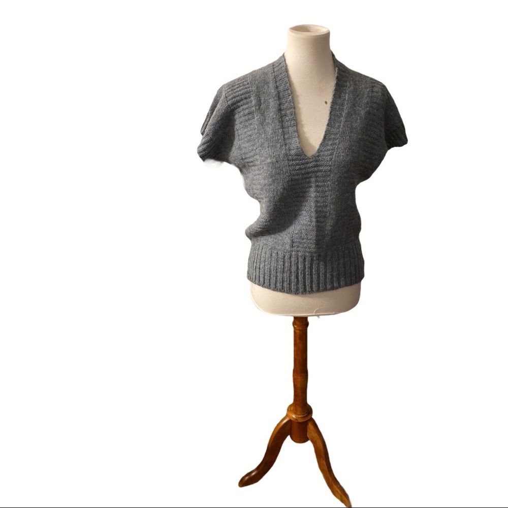 Linea Maglia Vneck Gray Sweater (M)